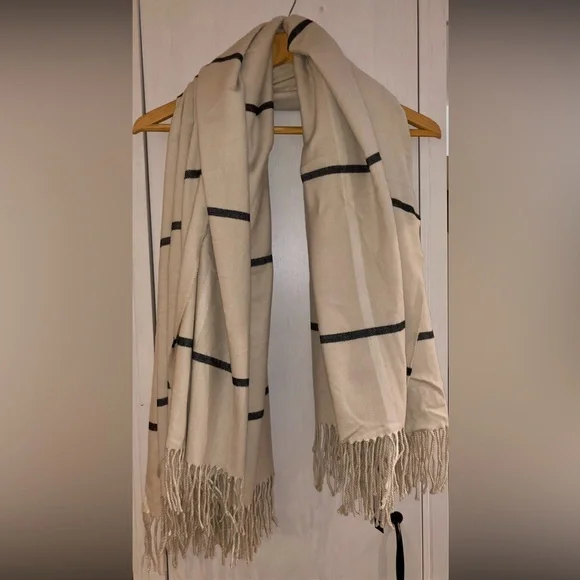 BNWT Indigo Love & Lore Cream and Black Striped Scarf with Fringe - Picture 3 of 15